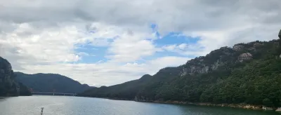 감각적인 신메뉴 시식 — 만족하실 때까지 함께합니다